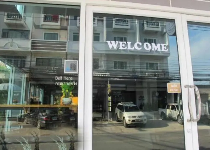 Hoppers Place Donmuang Hostel