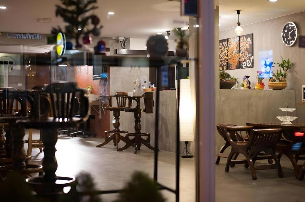 Hoppers Place Donmuang Hostel *
