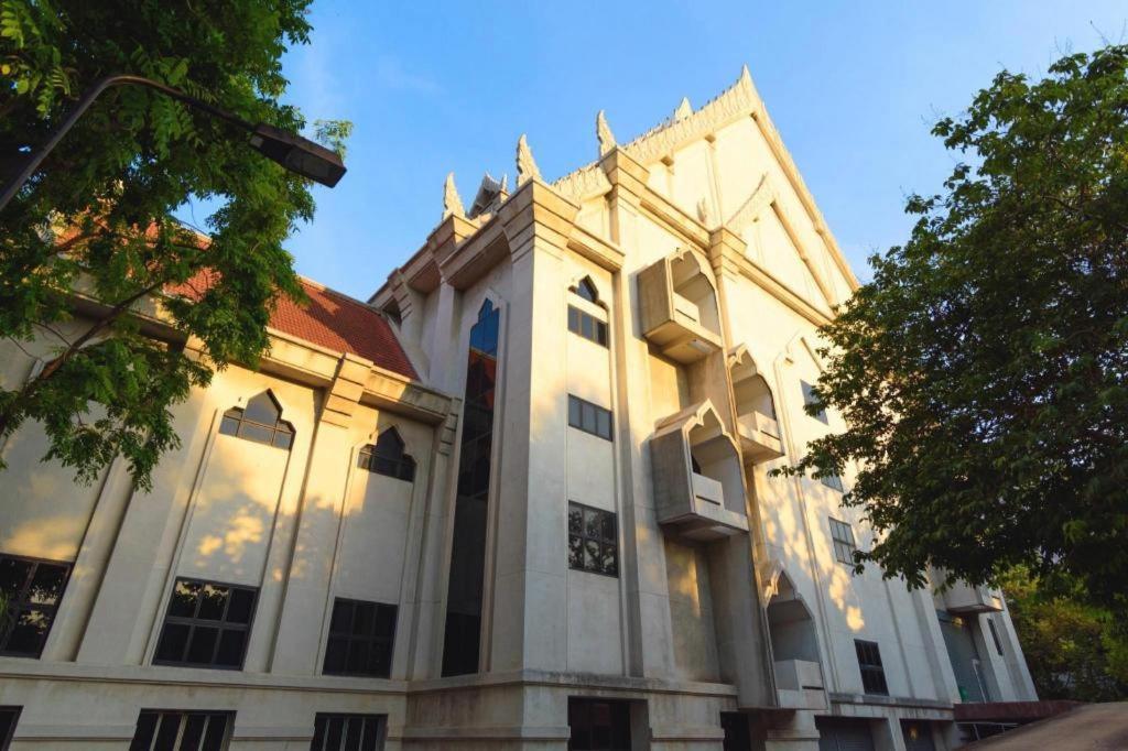 Hoppers Place Donmuang Hostel