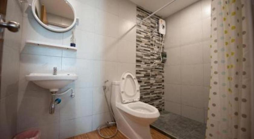Hoppers Place Donmuang Hostel