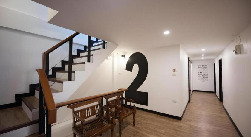 Hoppers Place Donmuang Hostel